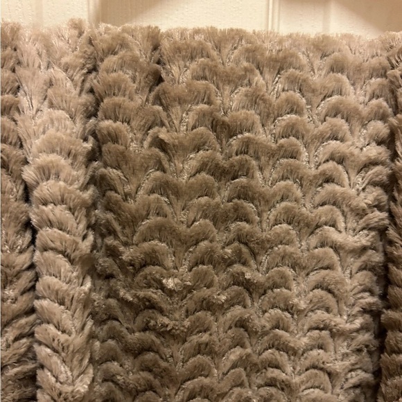 Nicole Miller Textured Tan Blanket EUC!! - Picture 10 of 16